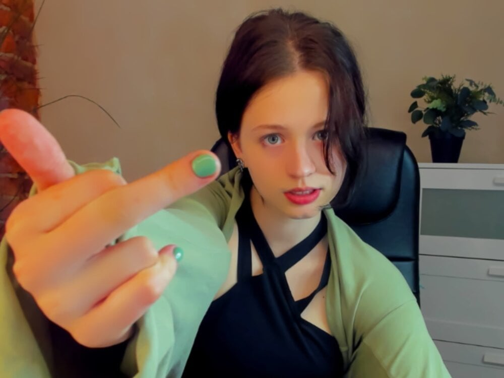 Alina_Mills