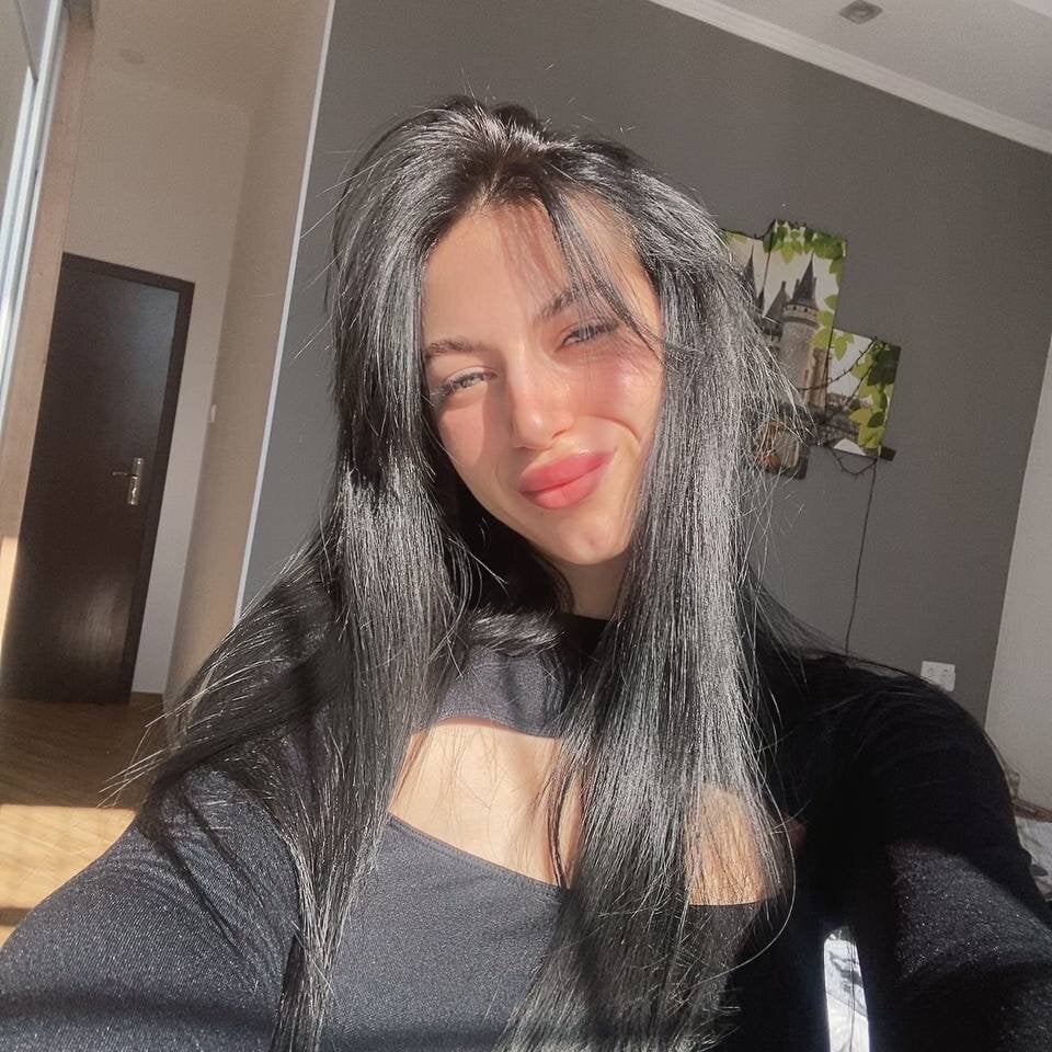 BellaHandsom
