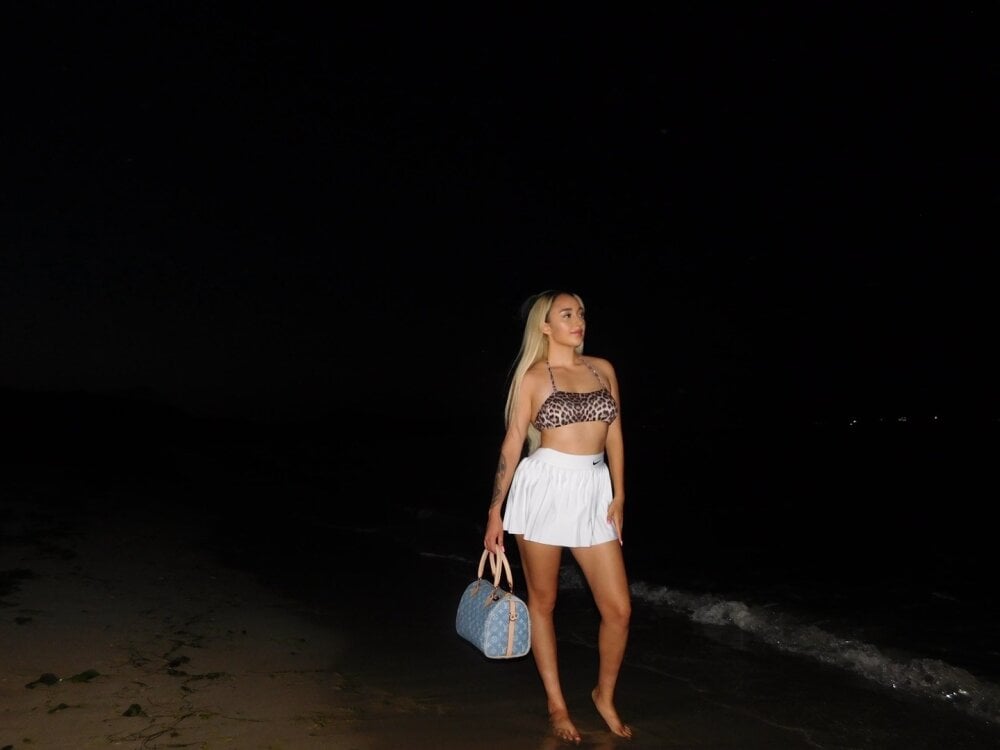 BlondBellaxxx