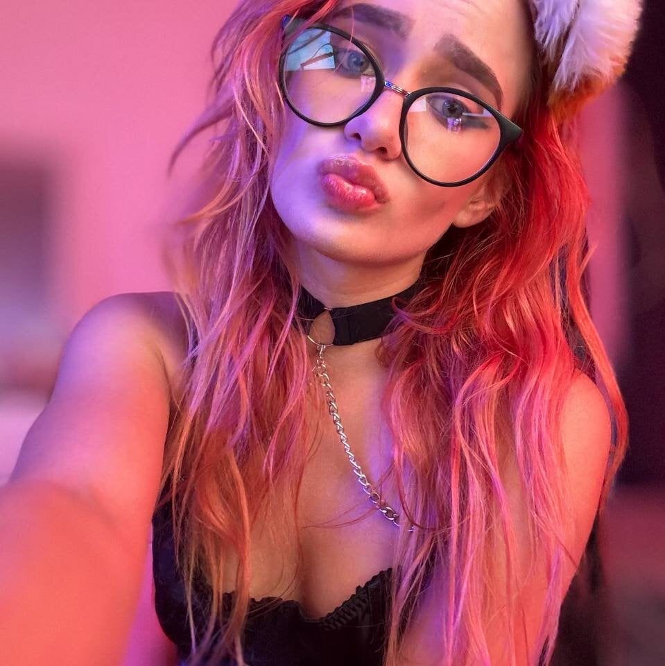 EmmyFoxxOfficial