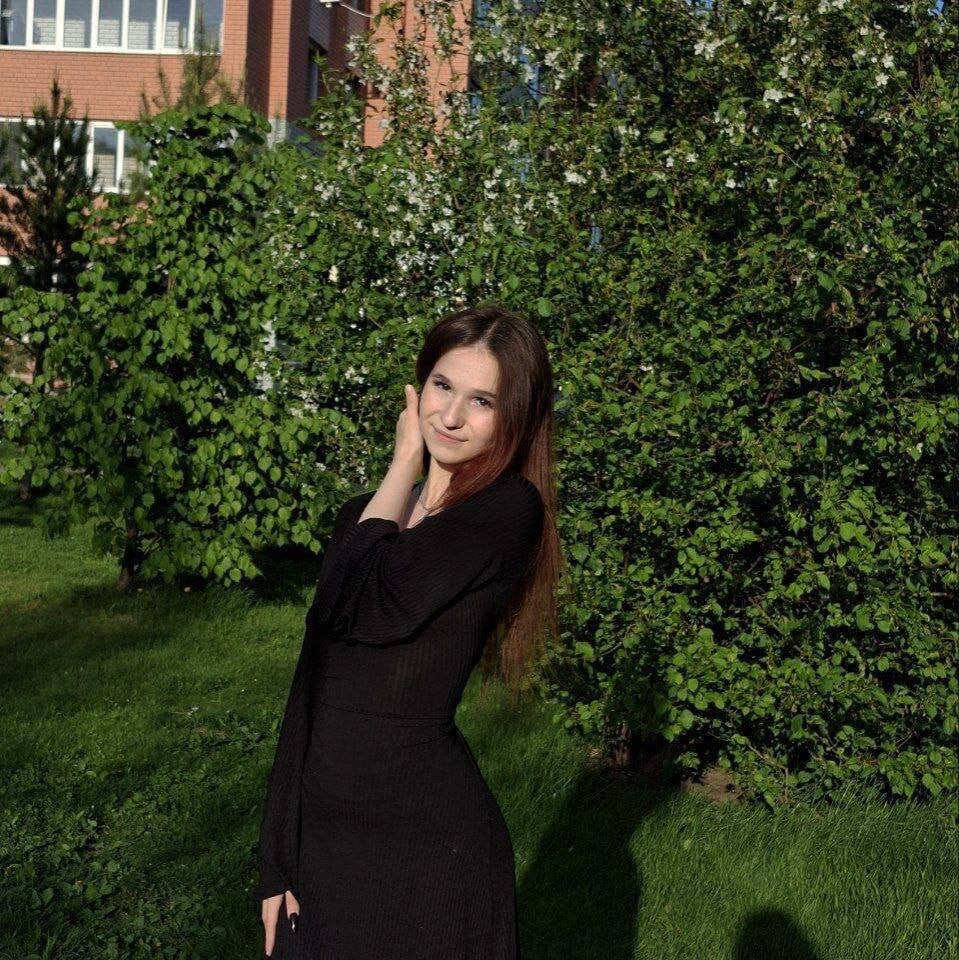 Eva_Hollowey