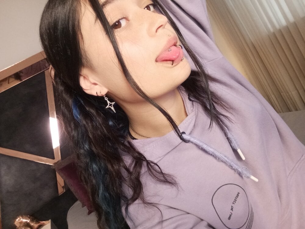 Hana_Sinclair
