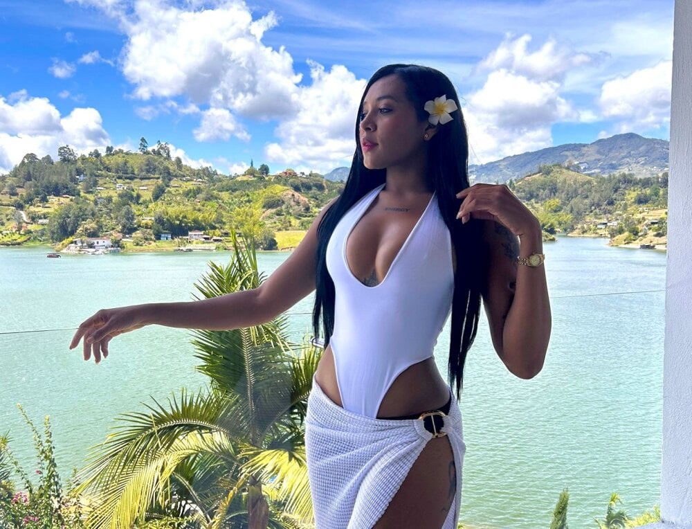 Lia_Petite1