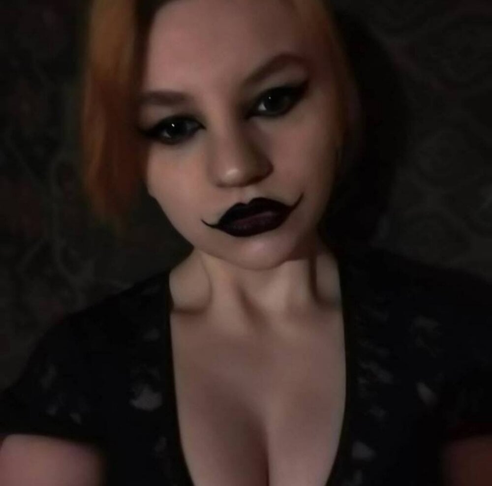 Lyusi_Skarlet