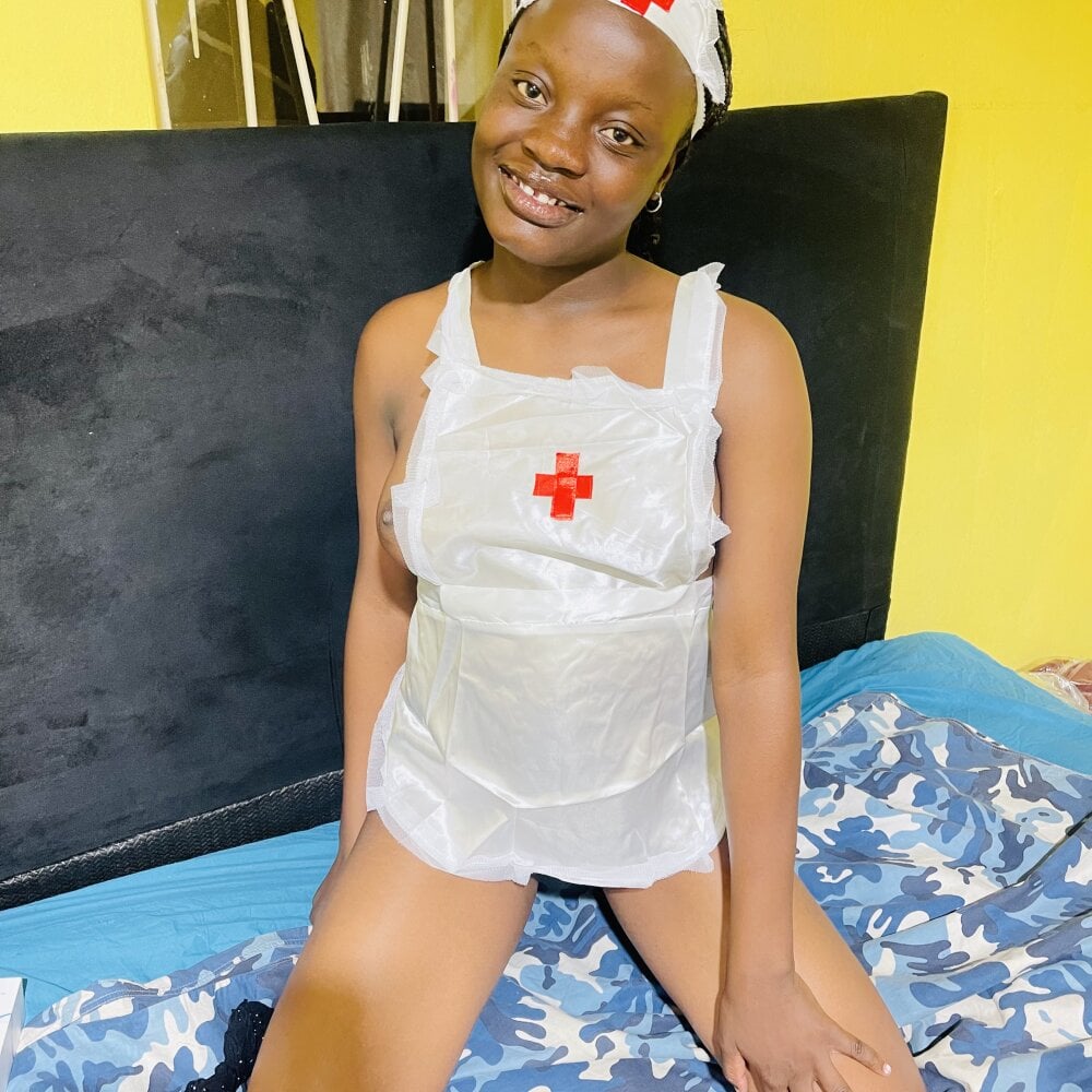 Nina_Skye