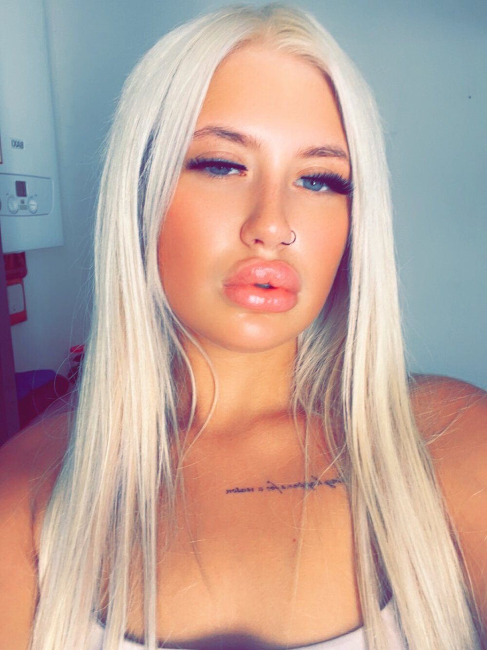 Roseylovexox