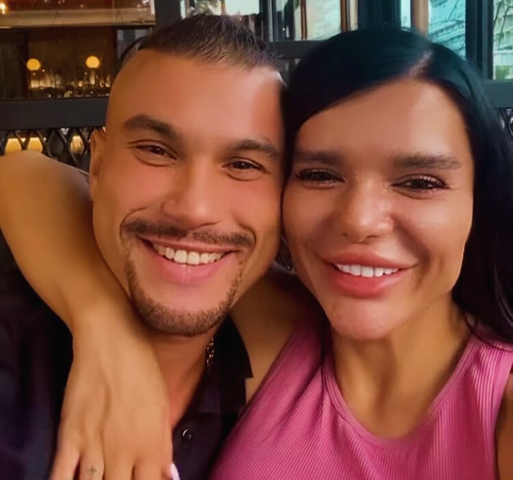 STRIPPERCOUPLE