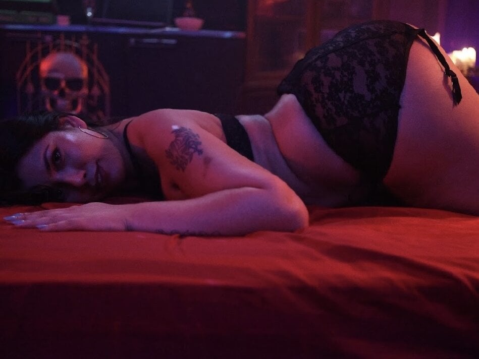 TheCrimsonBlairDarling