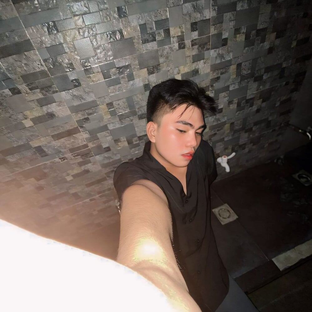 alhex_gay26