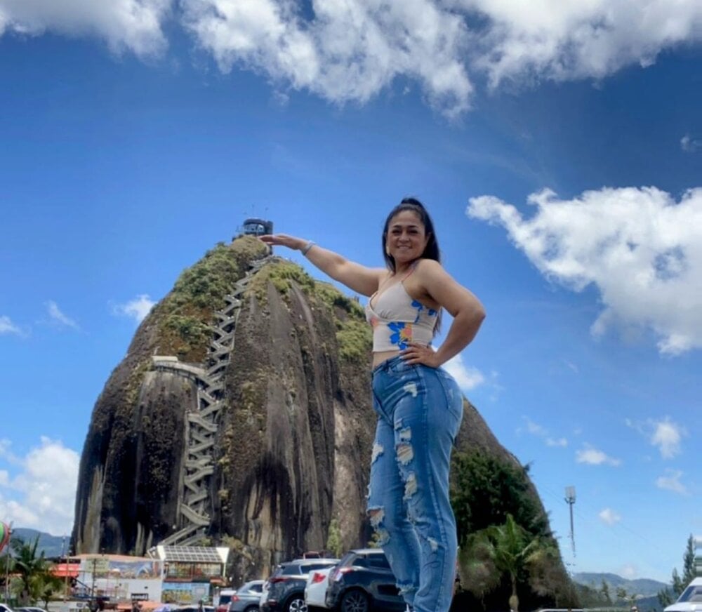 lia_milfbigass