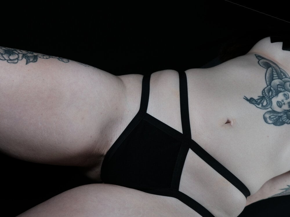 mistress_larentiah