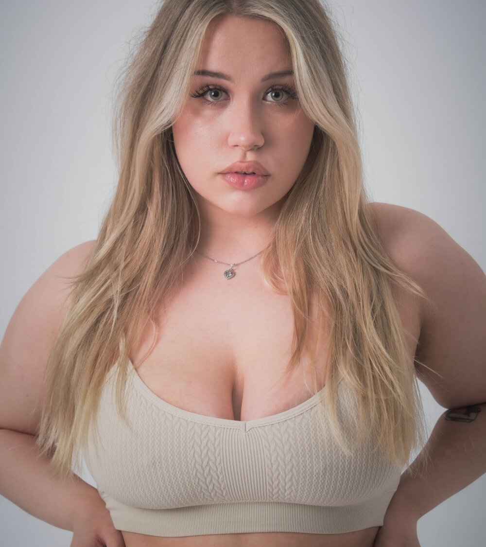 monica_x__