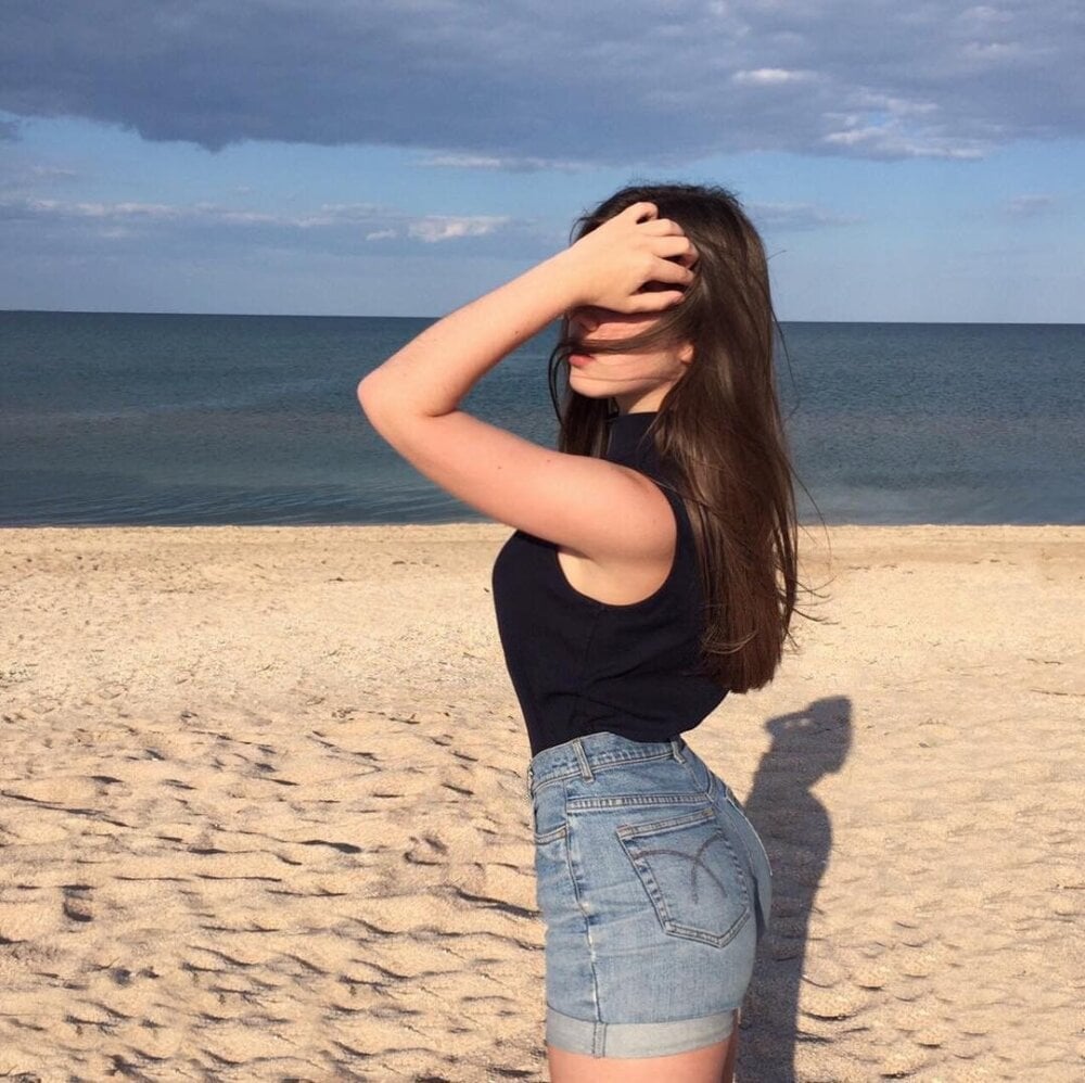 urn_girl
