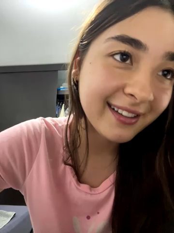 Valentina_ro live cam screenshot female from Colombia on SexOnline.top – Live Cams, Videos, GIFs & Chat — screenshot #1